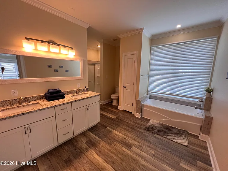 3307 Emerald Dr #EAST — Photo 8