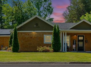 20 Rosemary Ln, Bristol, CT 06010