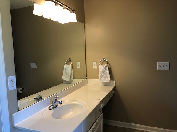4th image of 2208 Falcon Creek Dr