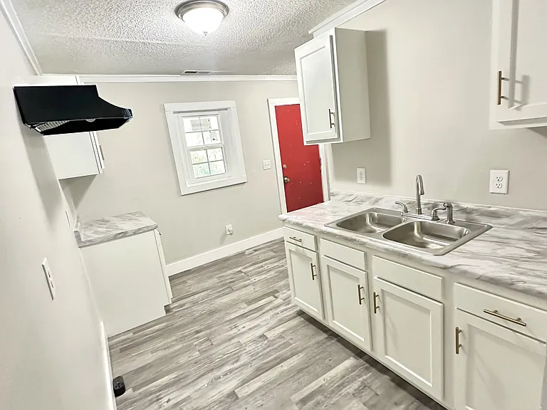 6029 Ivy St — Photo 2