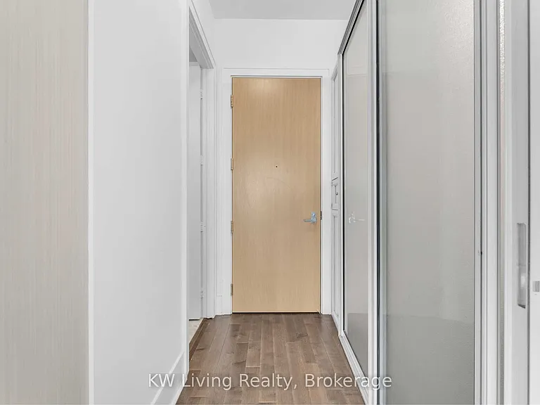 29 Queens Quay E #828 — Photo 5