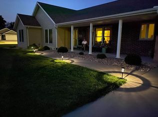 129 Fairview Dr, Manchester, IA 52057