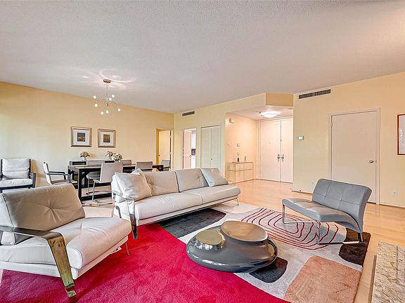 5th image of 9333 Memorial Dr APT 410