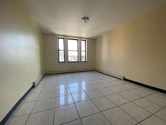 5th image of 3-76 Caryl Ave #3