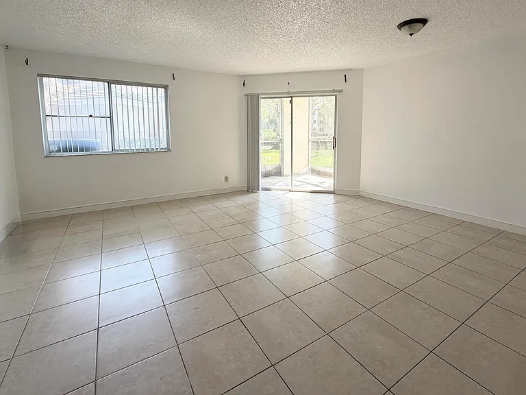 9977 Westview Dr #111 — Photo 8