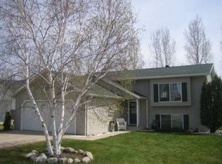 3729 Village Green Cir, Moorhead, MN