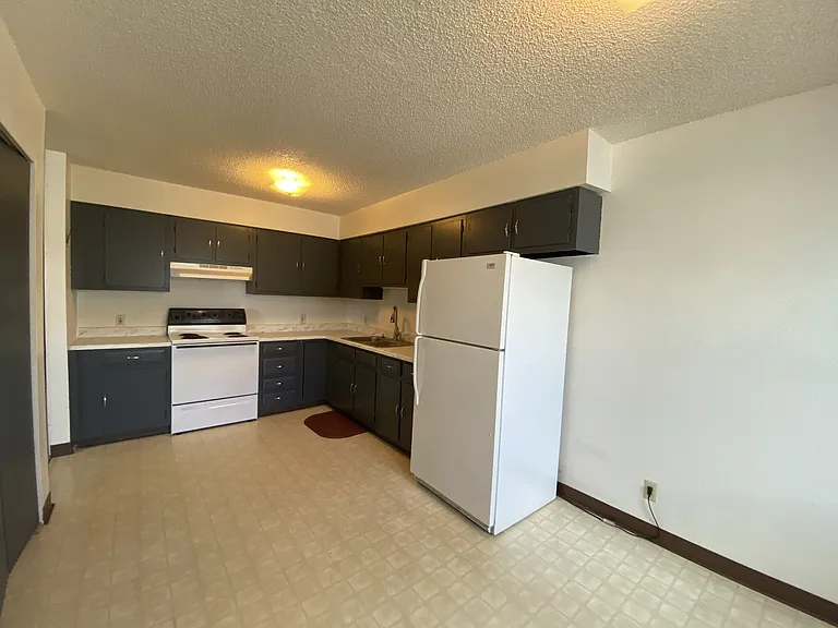 920 Elk St — Photo 6