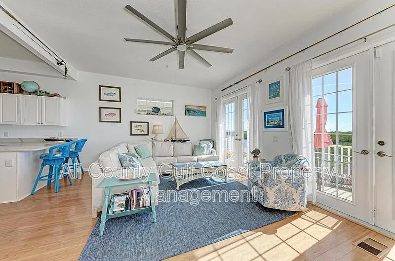 3 bed, 2.5 bath, 1400 sqft, $3,395 — Photo 2
