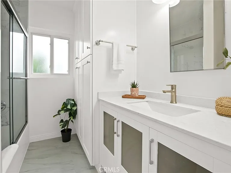 837 S Sierra Vista Ave #G — Photo 15