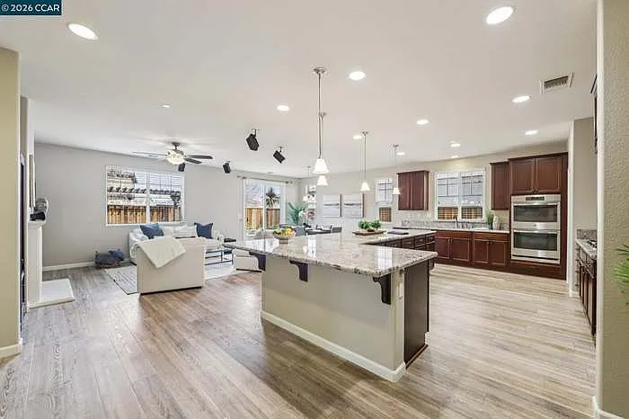 421 W Gravino Dr #1 — Photo 5