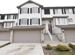 297 Oak Ridge Dr, Pontiac, MI 48341