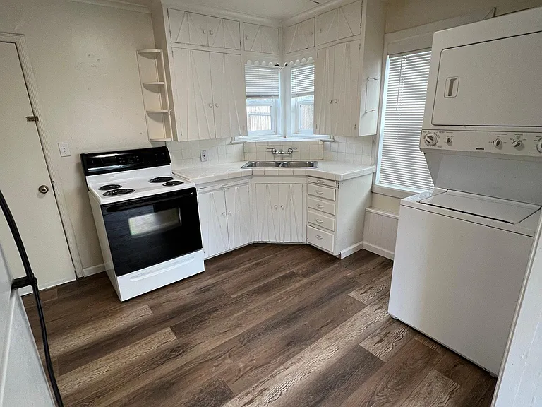 355 W 11th St #1 — Photo 2