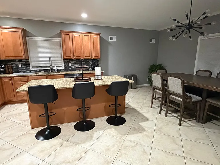 341 Maple St — Photo 10