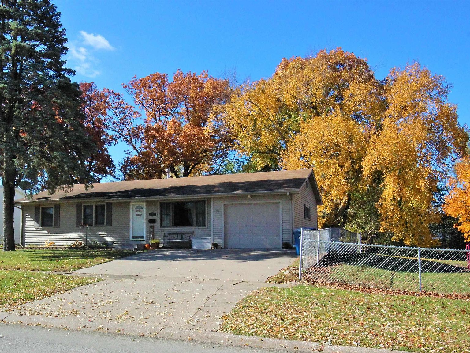 810 12th St, Silvis, IL 61282 Zillow