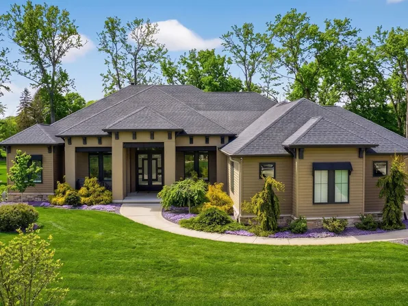 50861 Brownstone Dr, Granger, IN 46530