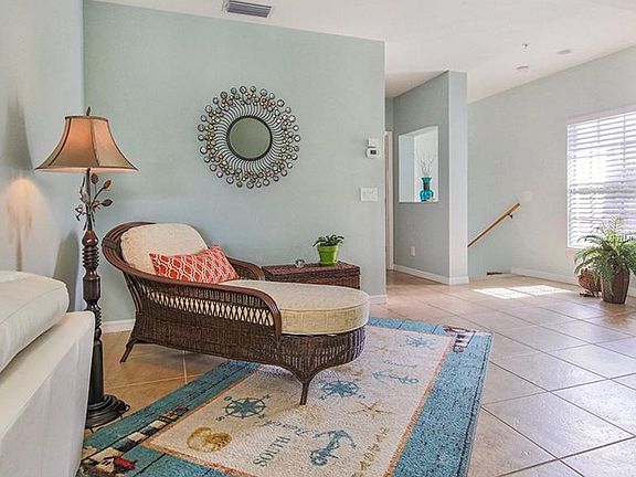 5th image of 901 Addington Ct Unit 204