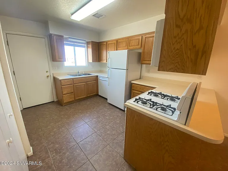 126 E Paula Cir #B — Photo 4