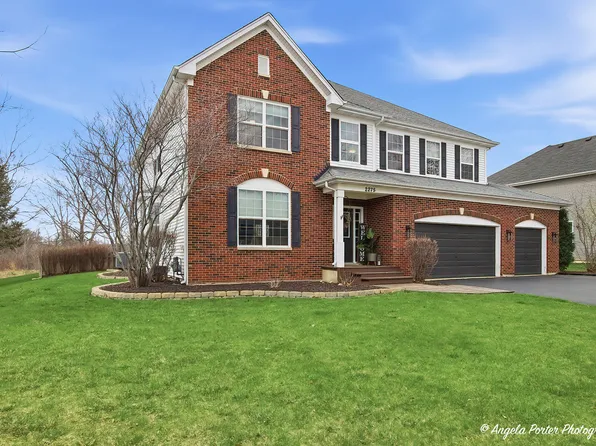 2275 Walnut Glen Blvd, Island Lake, IL 60042