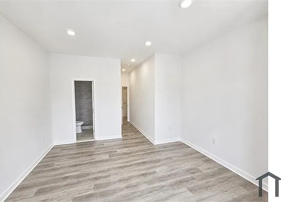 5 bed, 1200 sqft, $2,950 — Photo 1