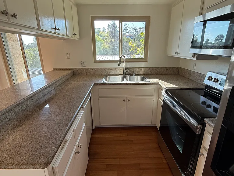 460 Arbor Lane Ct #203 — Photo 5