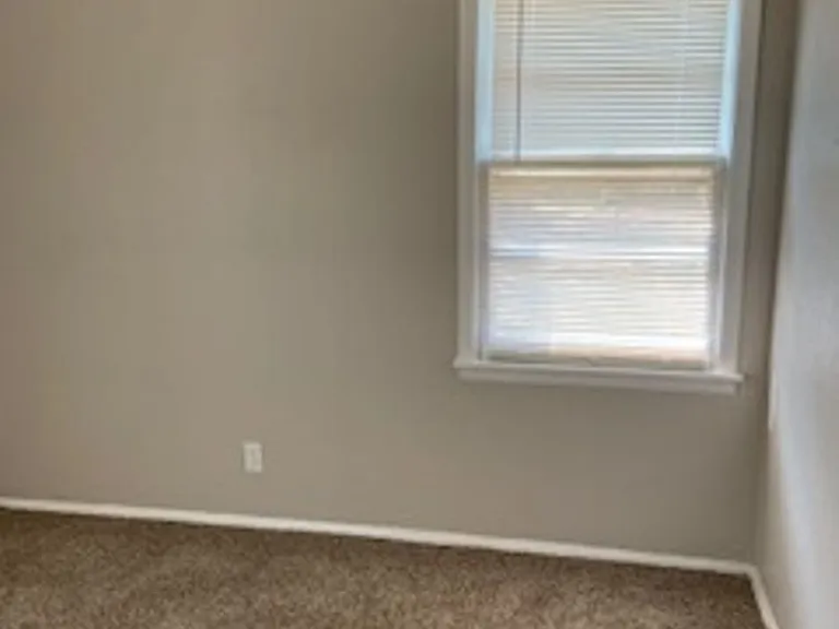 5433 Encino Rd — Photo 3
