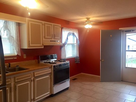 4th image of 120 Burgess Dr