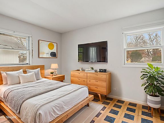 4th image of 1620 Lotus Dr