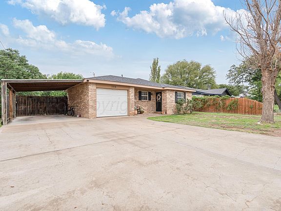 2nd image of 1016 Holly Ln