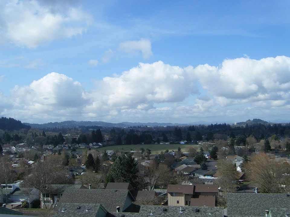 2nd image of 951 Sunset Dr