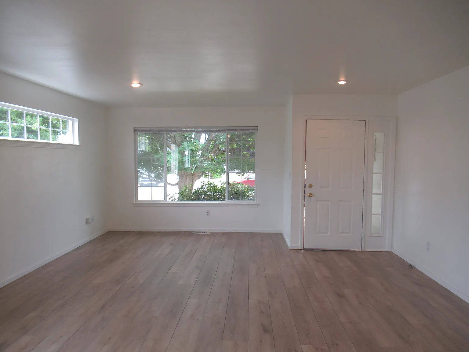 3 bed, 1326 sqft, $2,400 — Photo 2