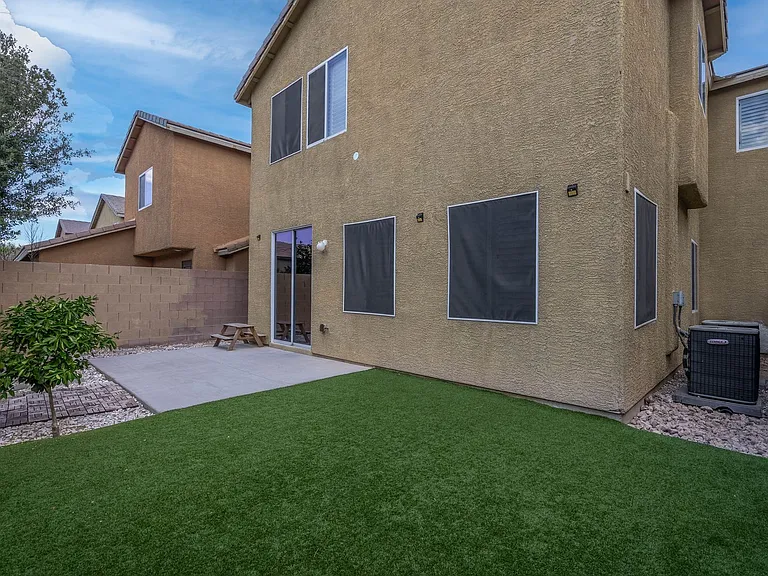 985 Noah Valley St — Photo 45