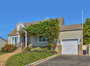 2687 Bayview Ave, Merrick, NY 11566