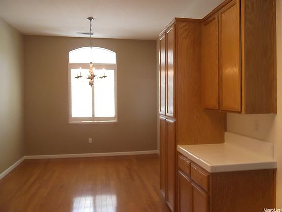 3rd image of 9608 Theresa Cir