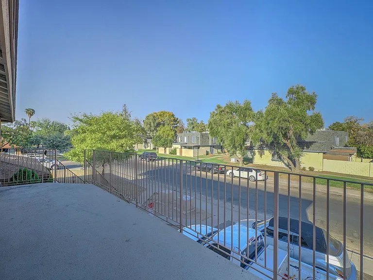 3301 W Loma Ln #4 — Photo 14