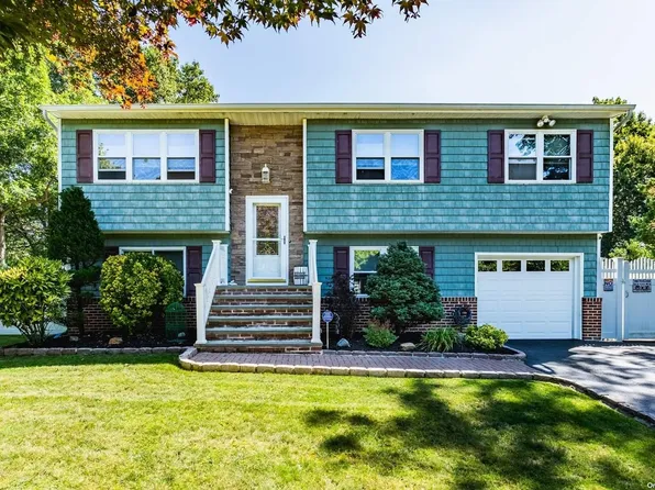 21 Peters Lane, Port Jefferson Station, NY 11776