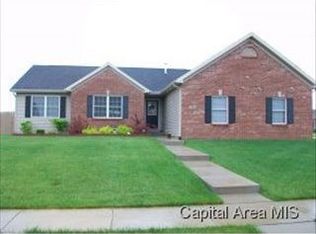 706 Racastle Dr, Chatham, IL 62629