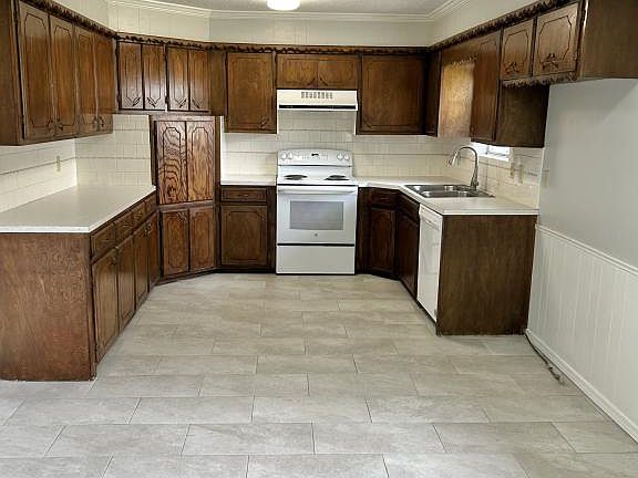 4th image of 424 Webb Ave