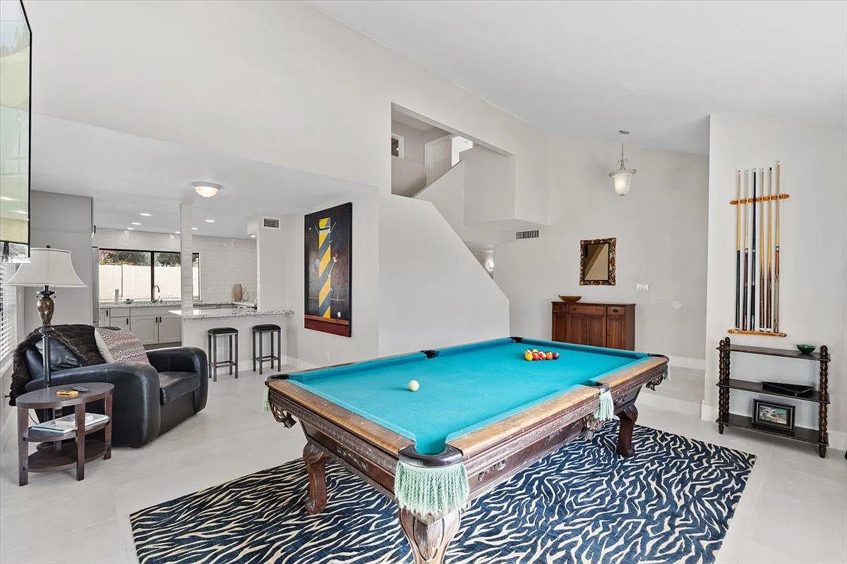 1745 N La Rosa Dr — Photo 2