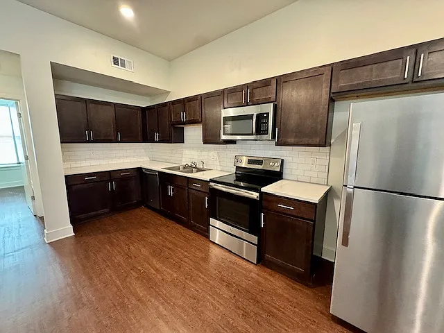 Little Emma Apartments — Photo 13
