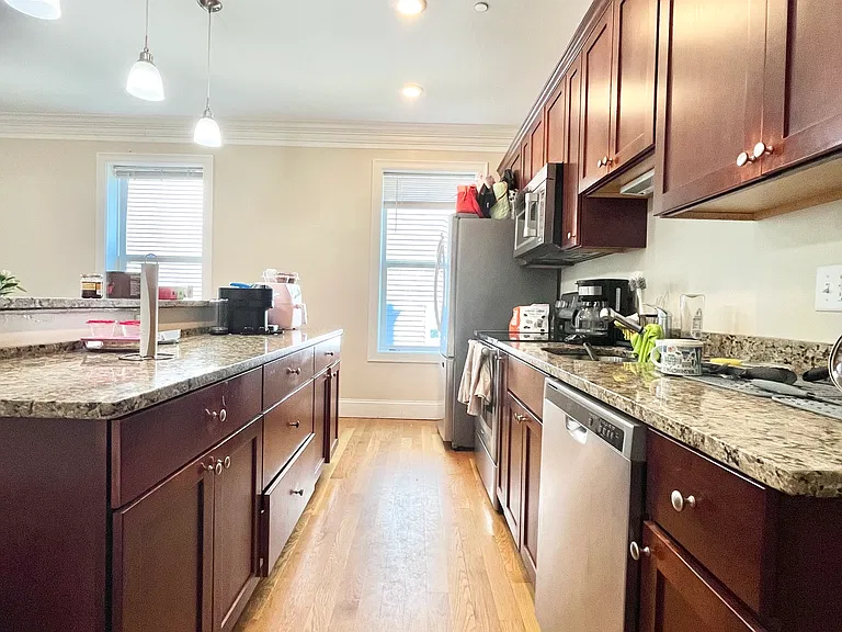 17 Mansfield St #1 — Photo 3
