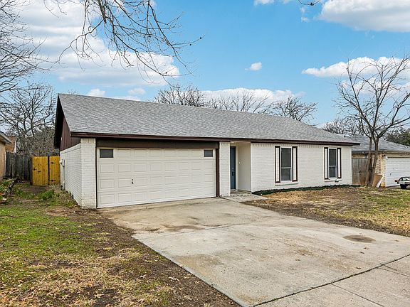 3rd image of 832 Cross Timbers Dr