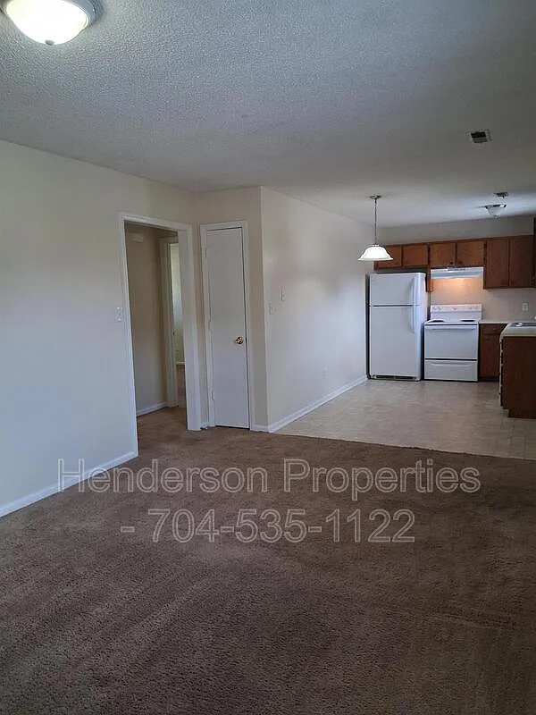 100 Fairway St — Photo 2
