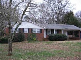 302 Dublin Rd, Greenwood, SC 29646
