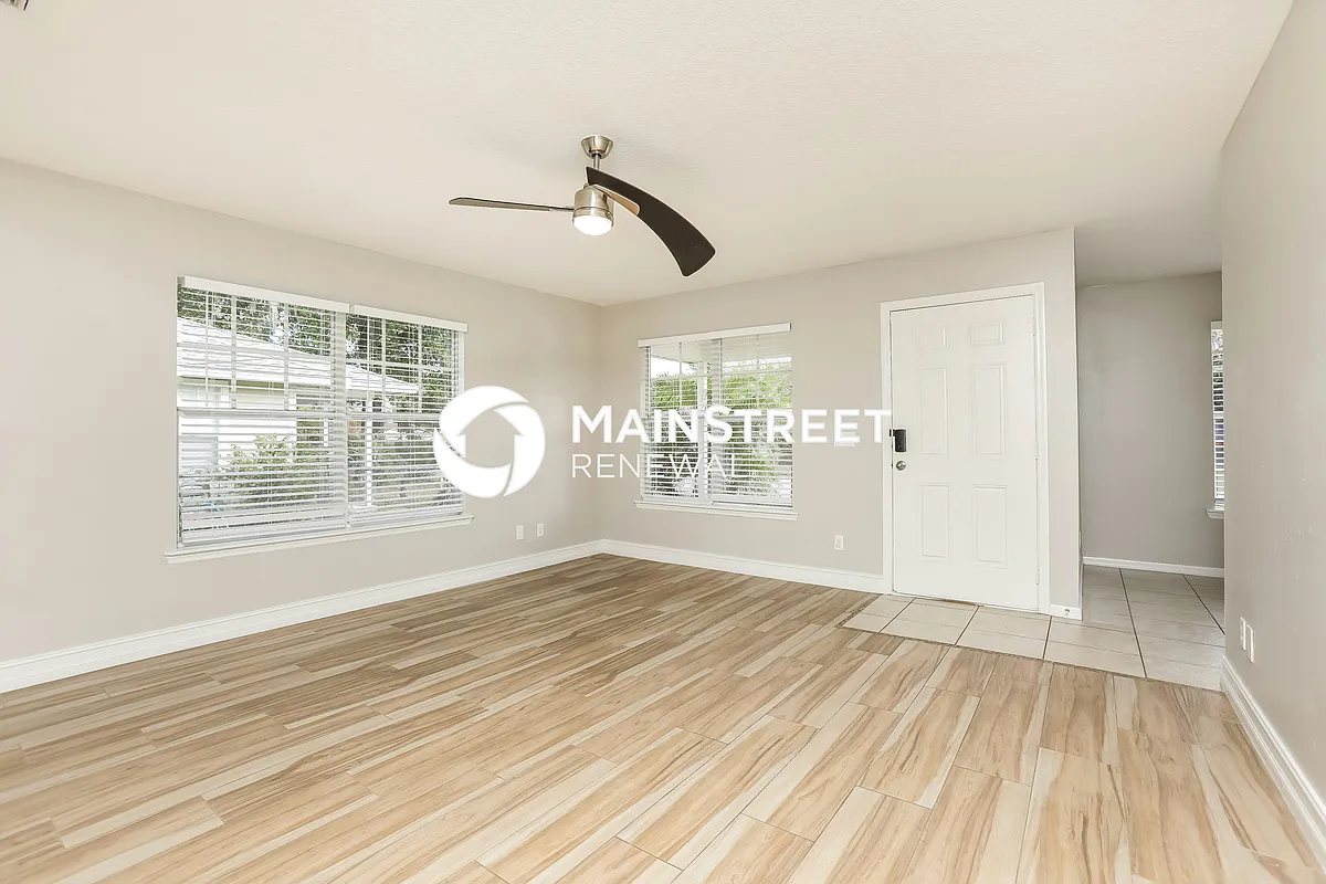 Living Room - 376 Chinaberry Ave