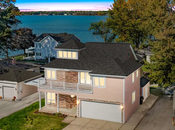 7930 Stark Dr, Algonac, MI 48001