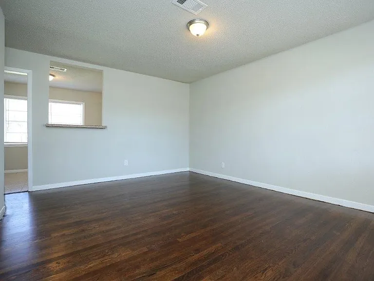10322 Cathedral Dr — Photo 9