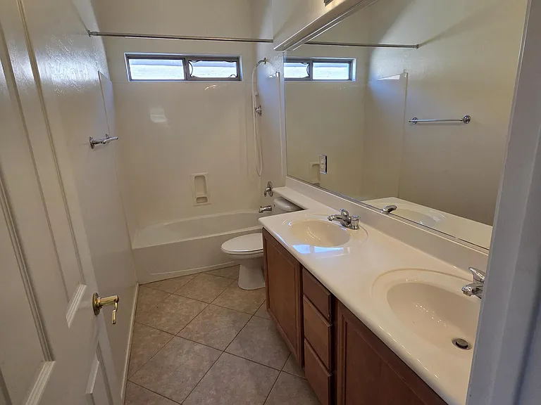 2709 W Redwood Ln — Photo 26