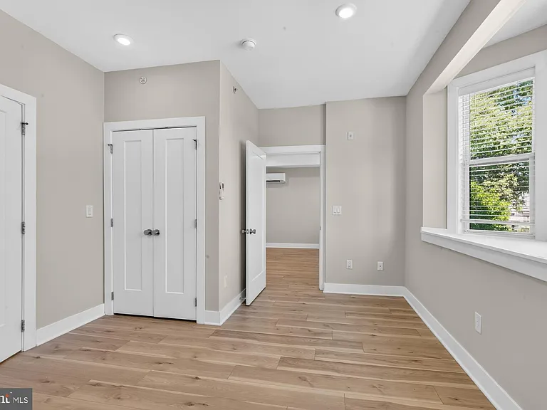 5230 Walnut St #2F — Photo 14