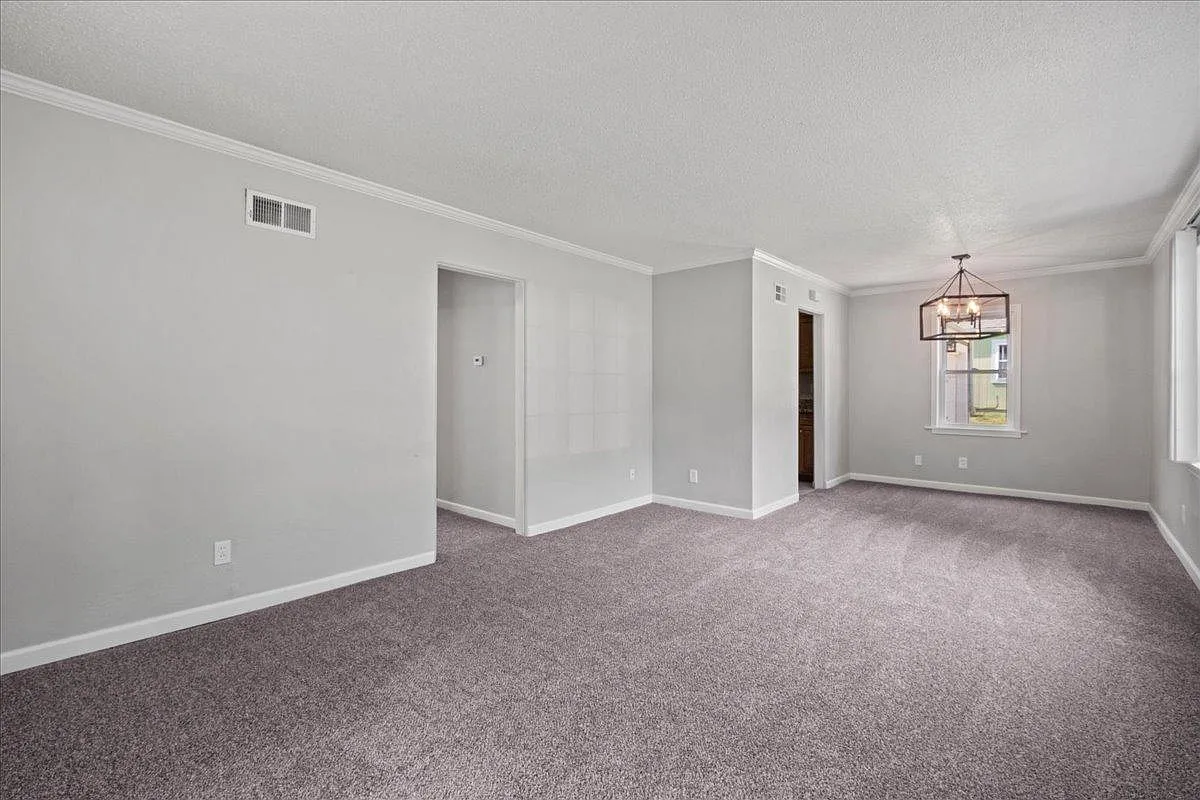 3 bed, 1024 sqft, $2,250 — Photo 4