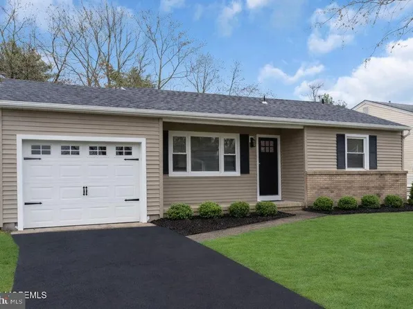 77 Brakenbury Dr, Toms River, NJ 08757
